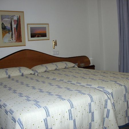 Hostal La Barretina Figueres  Luaran gambar