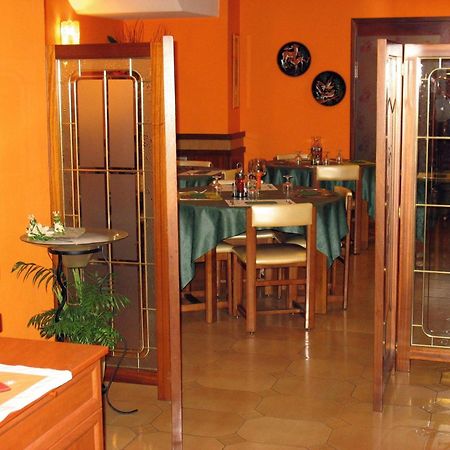 Hostal La Barretina Figueres  Luaran gambar