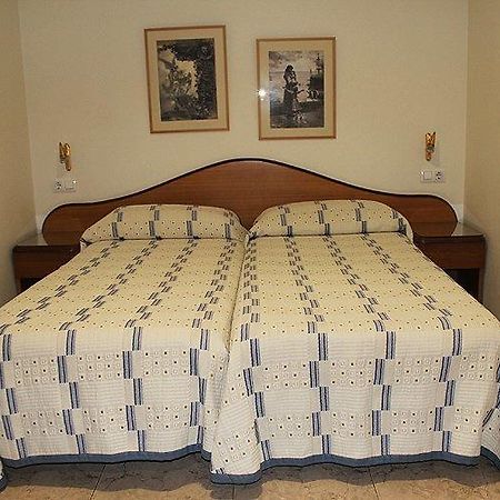 Hostal La Barretina Figueres  Luaran gambar