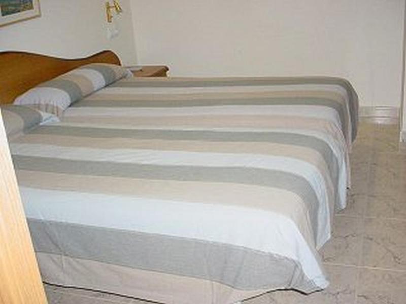 Hostal La Barretina Figueres  Luaran gambar