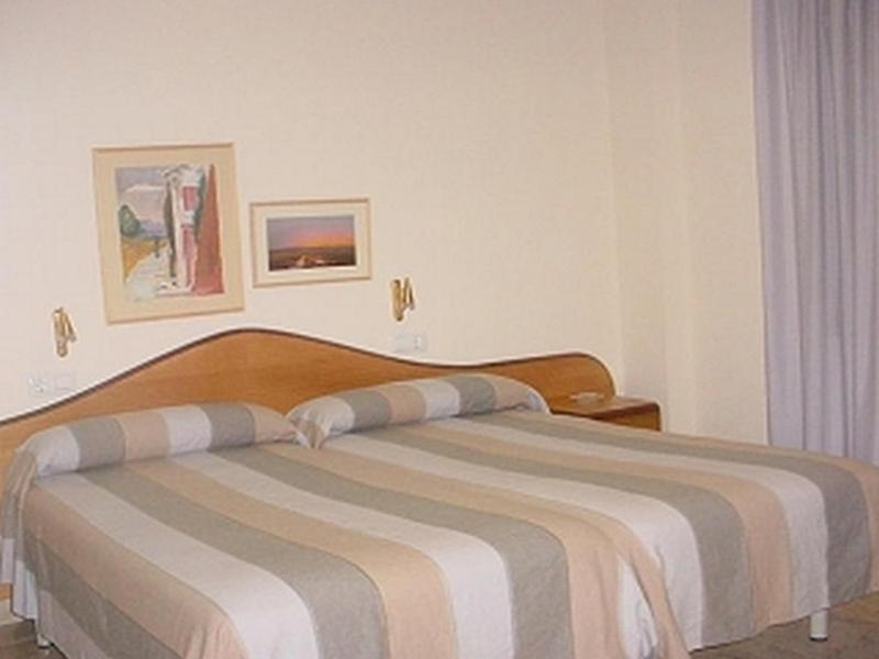Hostal La Barretina Figueres  Luaran gambar